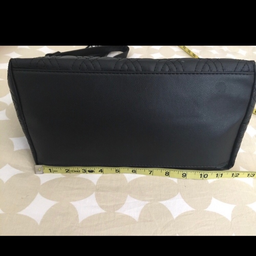 Black Shoulder Bag. - Picture 3 of 7